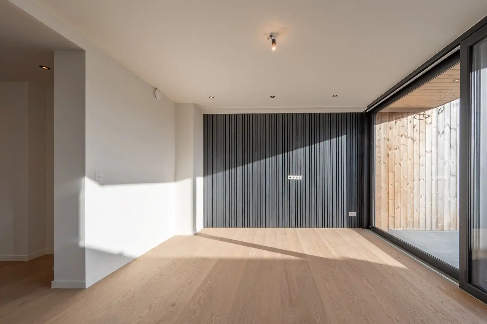 Volledig gerenoveerde en energiezuinige woning met prachtige diepe tuin foto 6