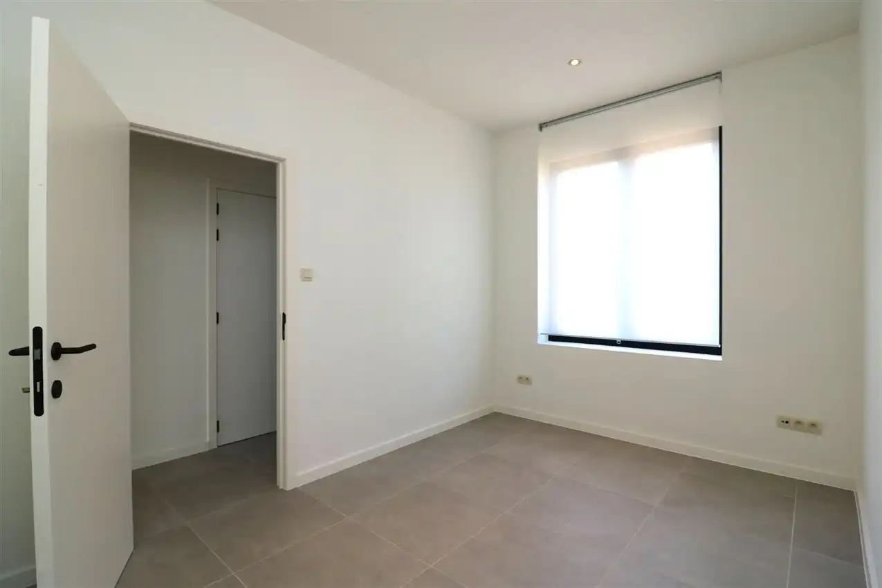 Prachtig, volledig vernieuwde woning met 3 slpk. foto 13