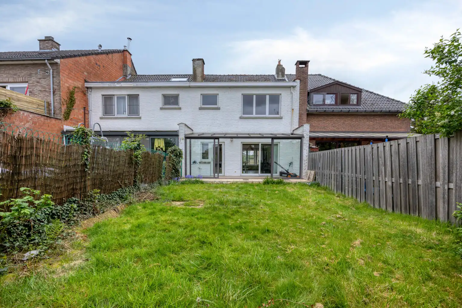 Bel-etagewoning met drie slaapkamers met garage en tuin foto 13