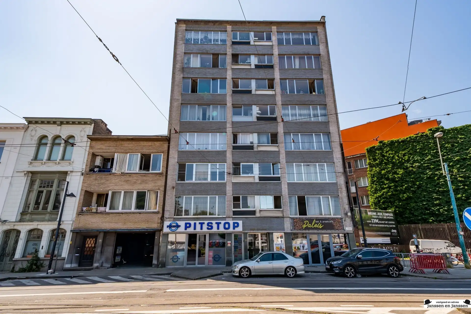 Te renoveren ruim appartement op toplocatie in Borgerhout! foto 15