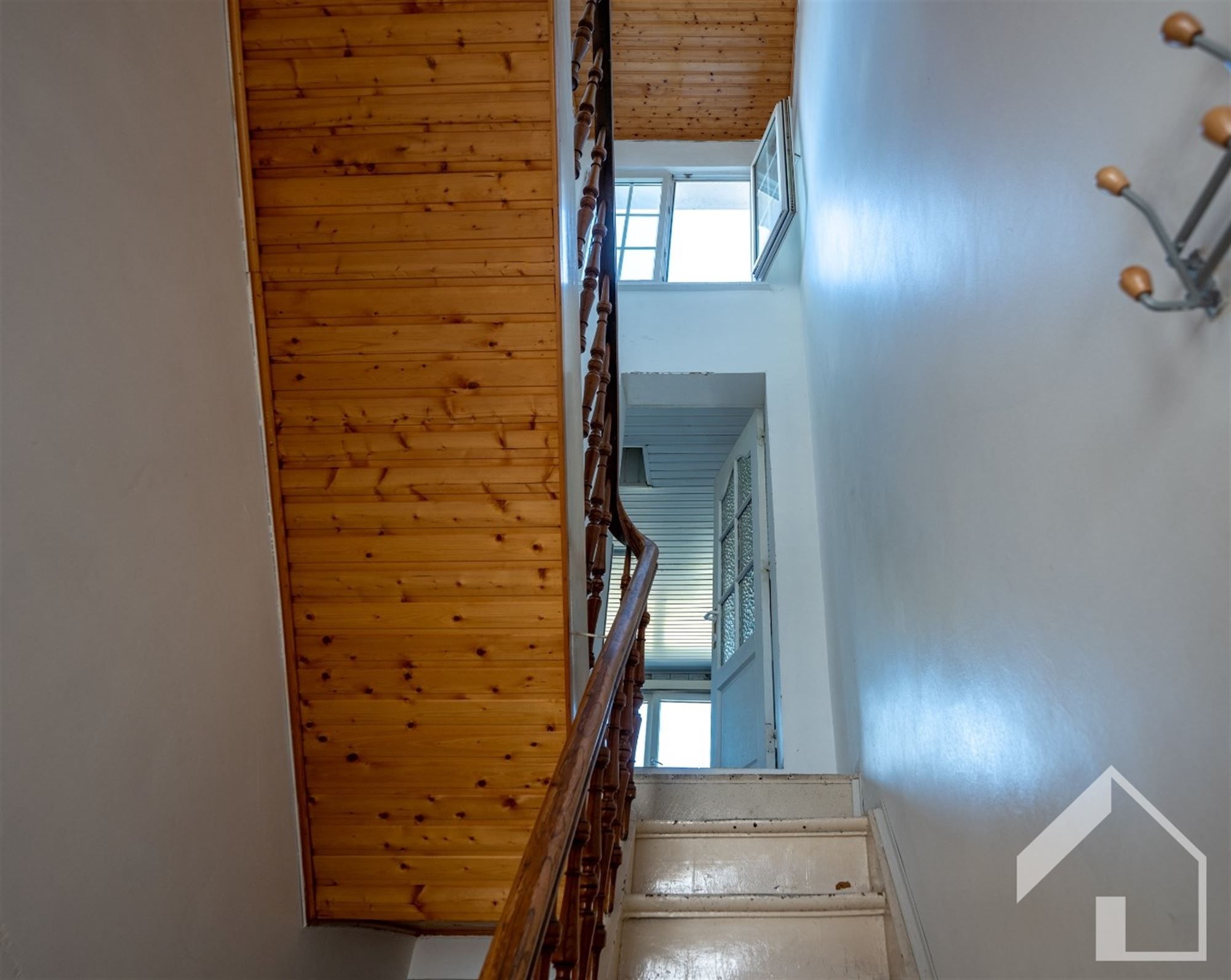 Ruime woning (190 m²) met tuin en veel potentieel foto 10