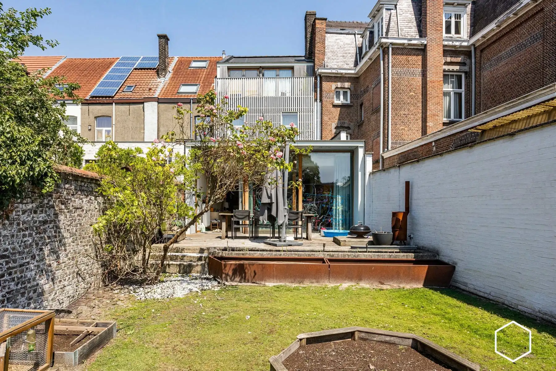 karaktervolle gezinswoning aan de Stropstraat.  foto {{pictureIndex}}