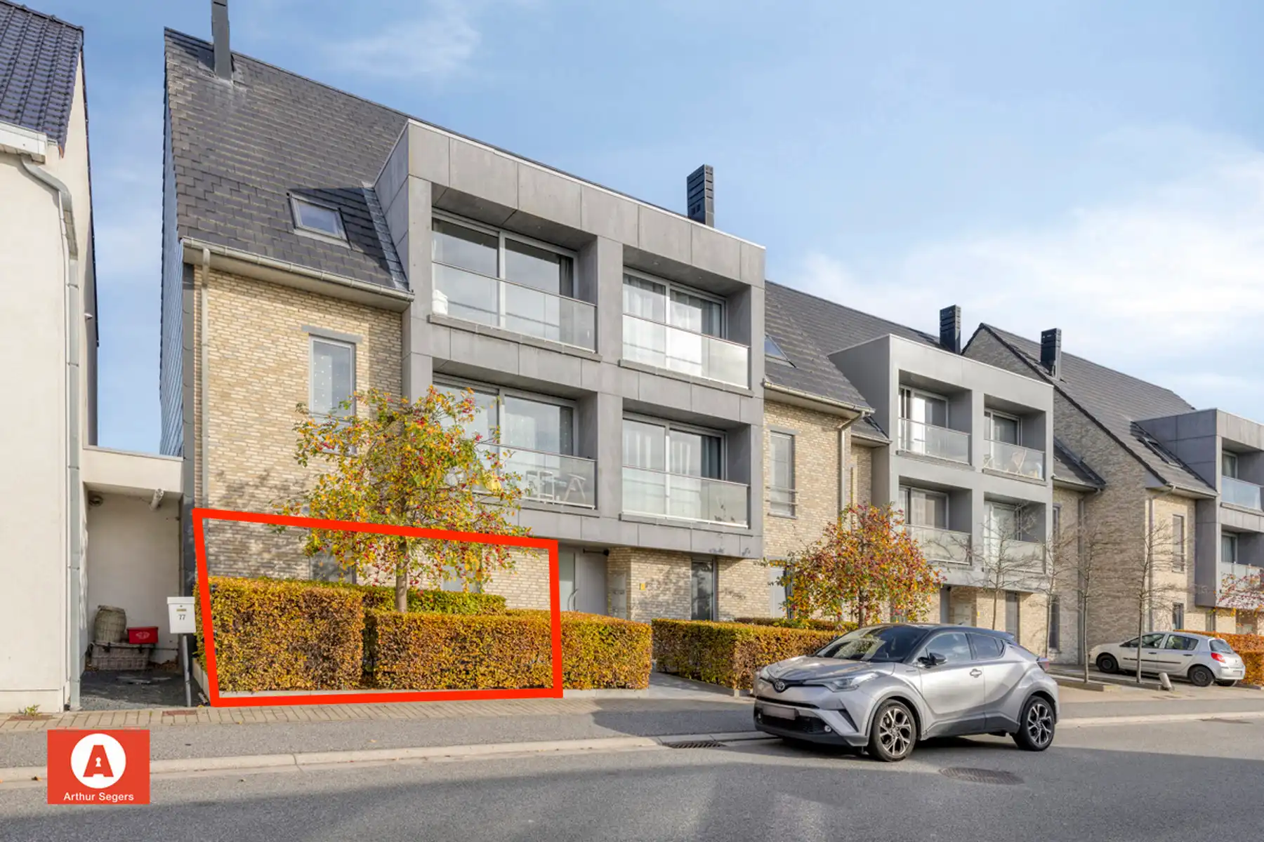 Recent Gelijkvloers appartement met tuin en parkeerplaats. foto {{pictureIndex}}