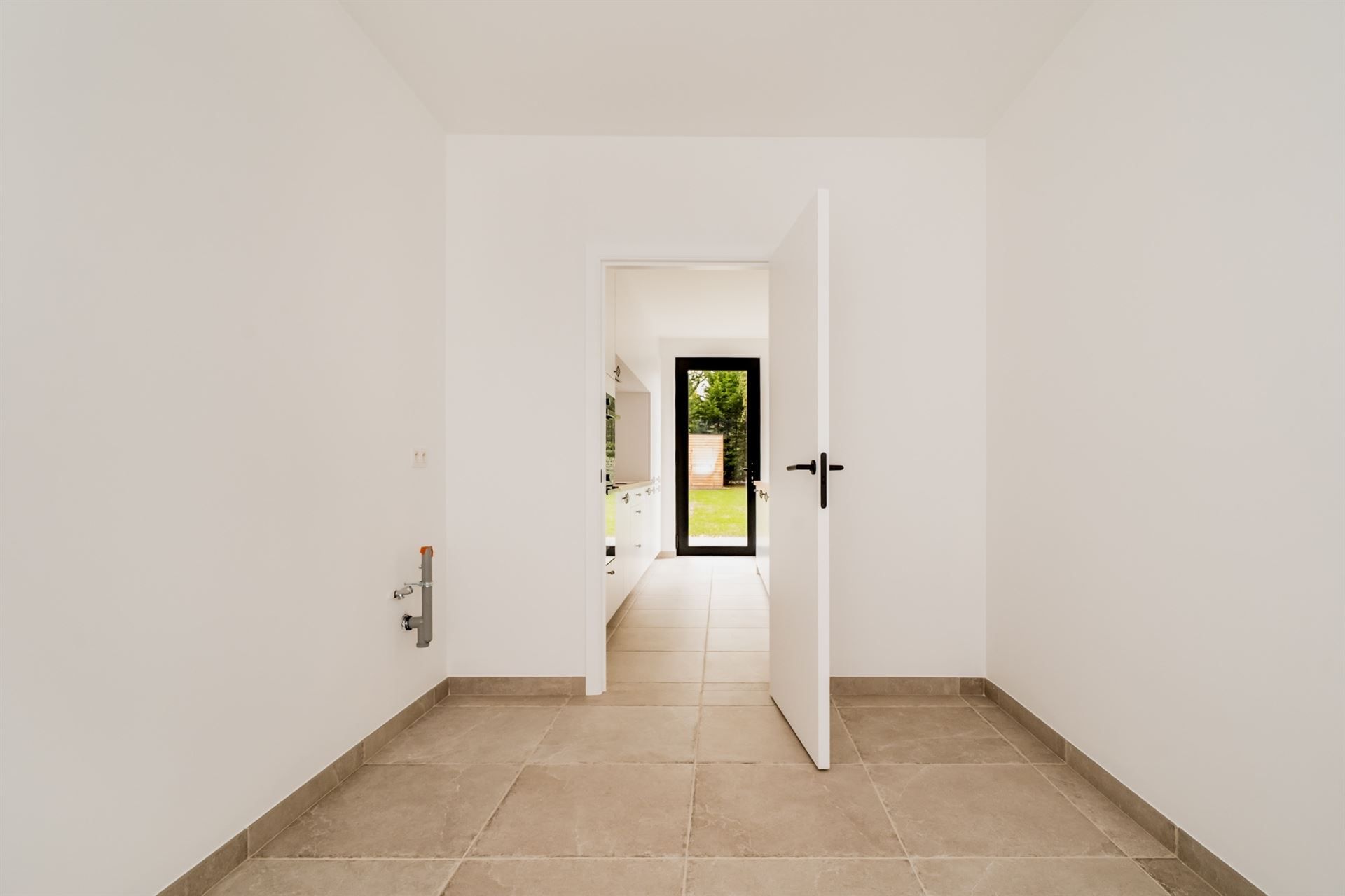 Moderne nieuwbouwwoning met 4 slpkm, tuin en garage  foto 10