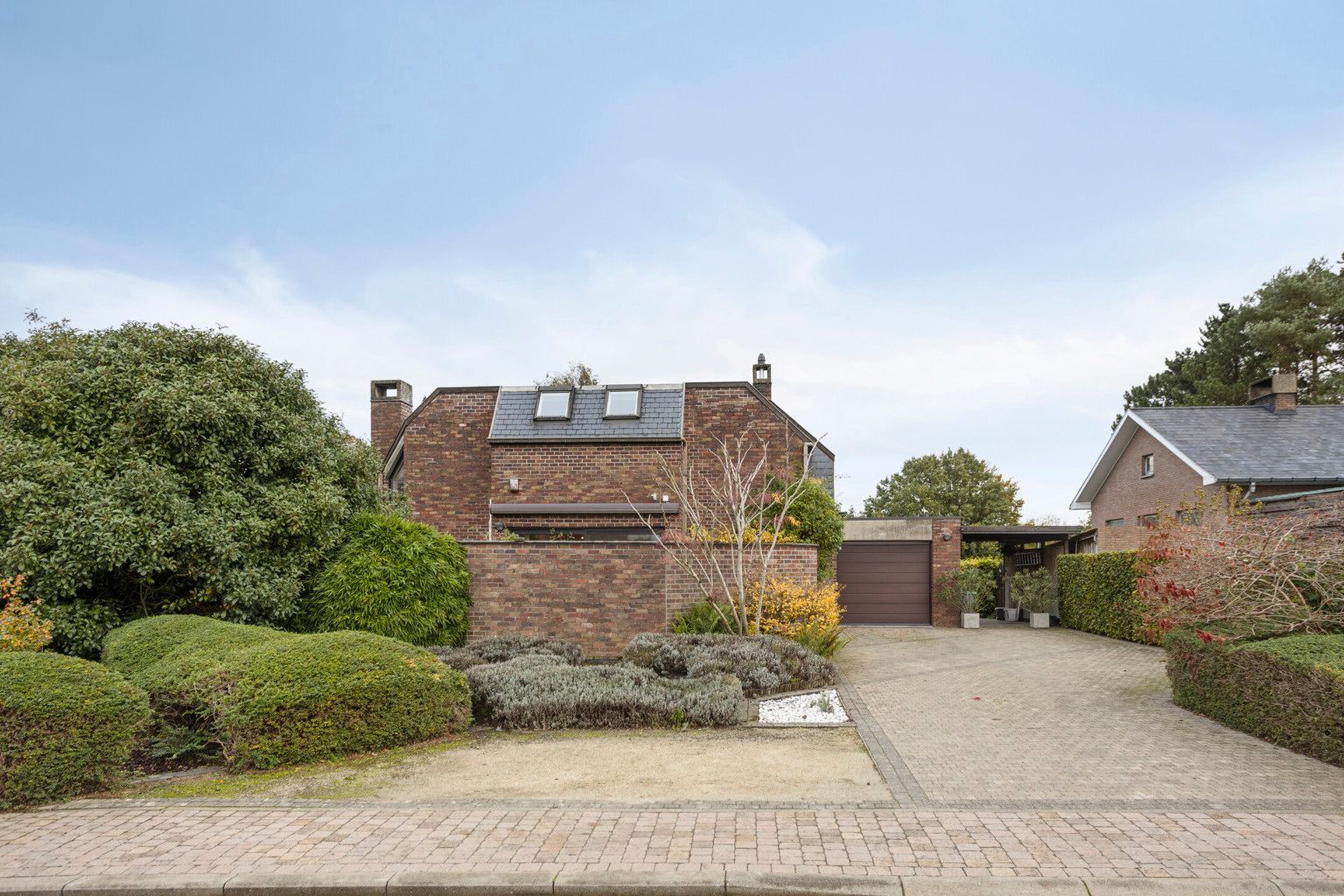 WONING IN DOODLOPENDE STRAAT , GRENZEND AAN NATUURGEBIED foto 4