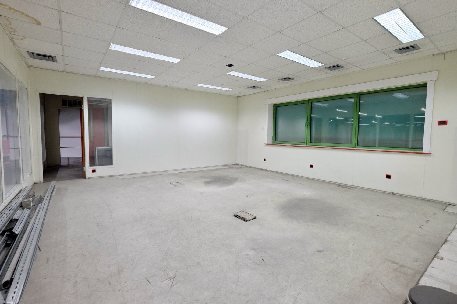 Bedrijfshal te huur met 1168 m² grondoppervlakte + 362 m² bureel/sociale ruimte foto 3