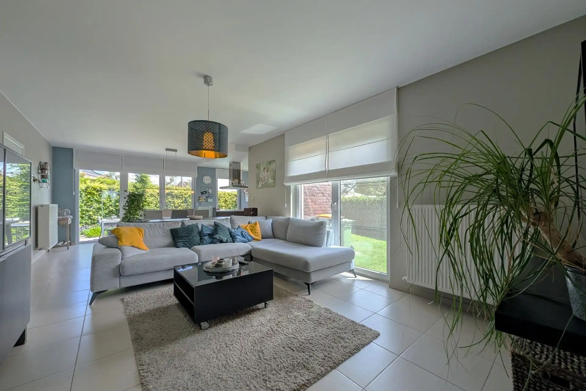 Instapklare halfopen woning met 3 slaapkamers en zwembad te Bilzen foto 4