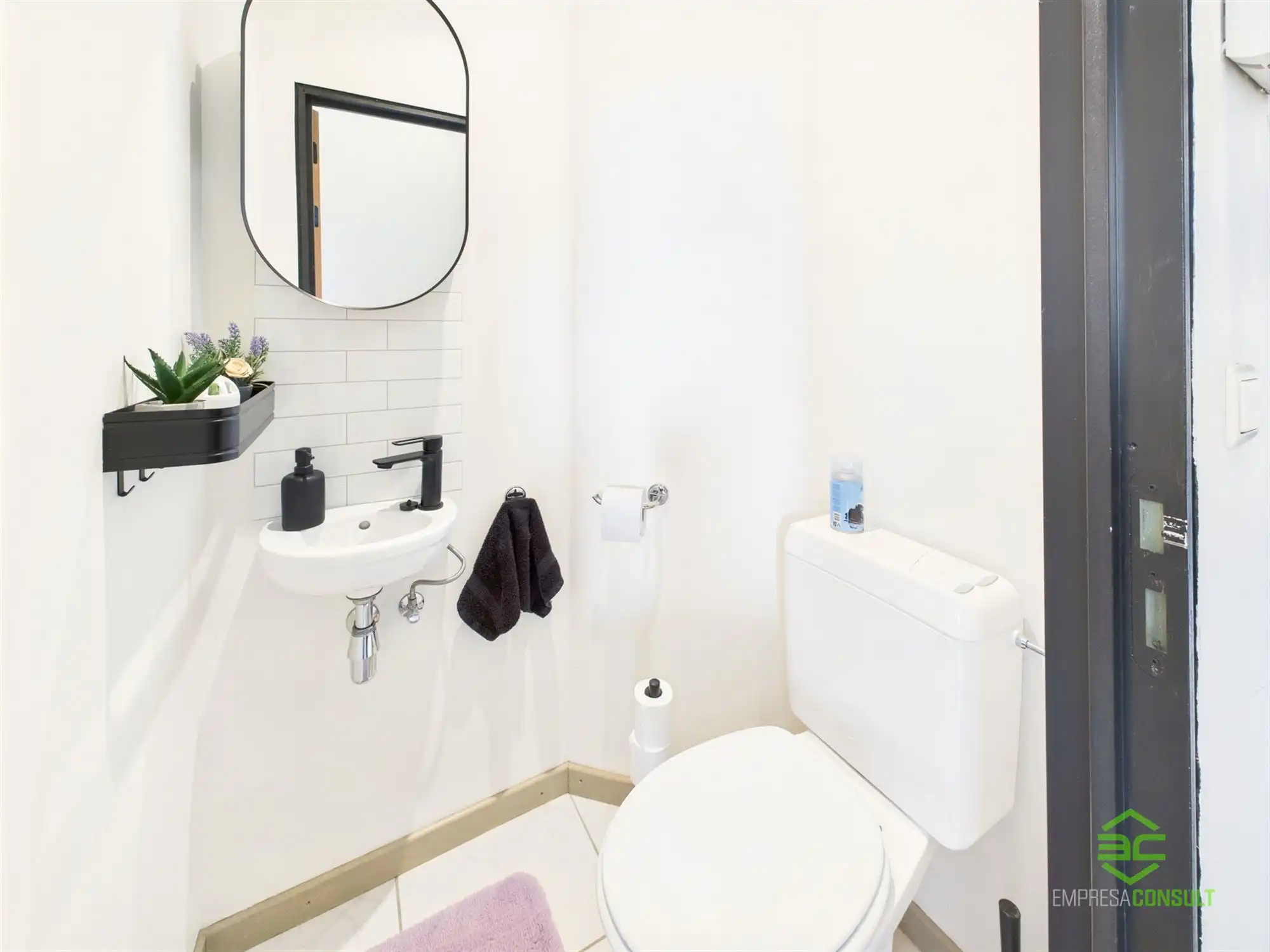 Instapklare werkplaats van 355m² met toonzaal en conciërgewoning! foto 29