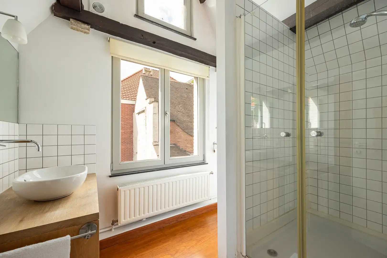 TRAPGEVELWONING MET TUIN foto 19