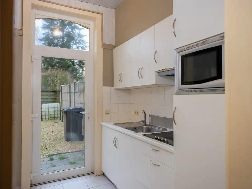 Centraal gelegen, deels te renoveren woning foto 3