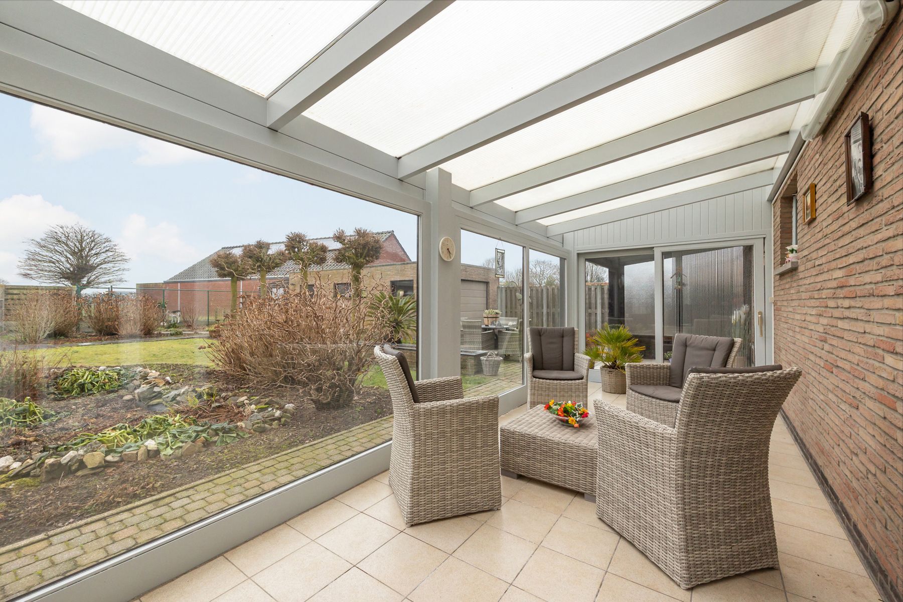 Gedeeltelijk gerenoveerde laagbouwwoning op perceel van ca. 1.516m². foto 15