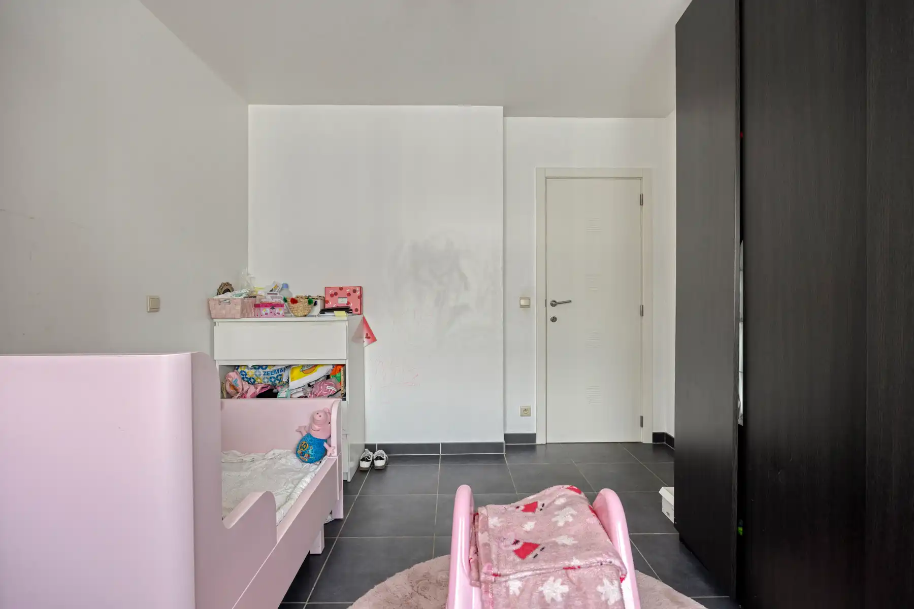 Ruim appartement met 2 slaapkamers, terras en parking  foto 15