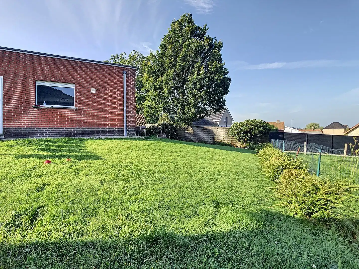 Rustig gelegen, alleenstaande woning met inpandige garage foto 8