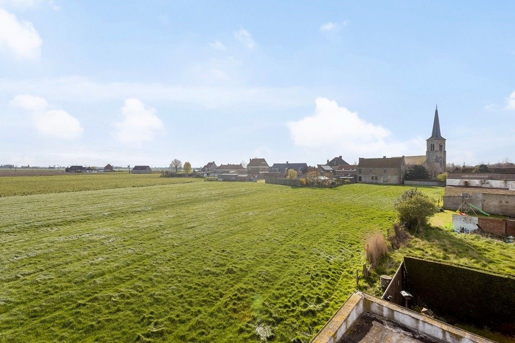 HOOGSTADE: Commercieel gelegen handelspand langs de baan N8 Veurne-Ieper, momenteel ingericht als broodjeszaak maar zeker ook andere mogelijkheden. foto 18