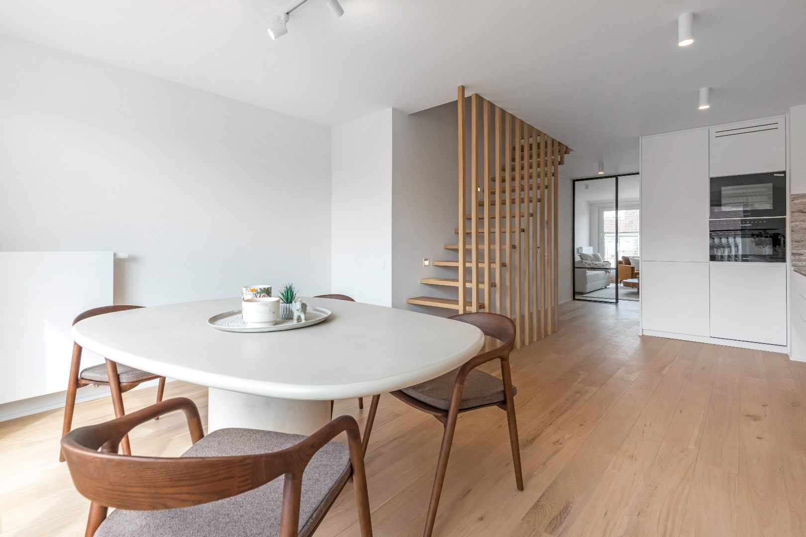 Instapklaar, totaal gerenoveerd doorzon duplex dakappartement met twee zonneterrassen foto 9