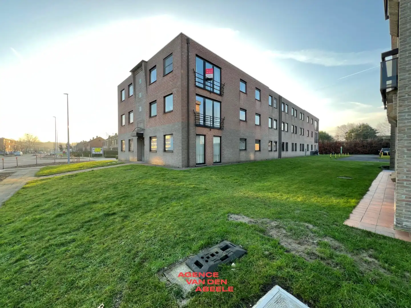 Hedendaags 2 slaapkamer appartement te Oostkamp foto {{pictureIndex}}