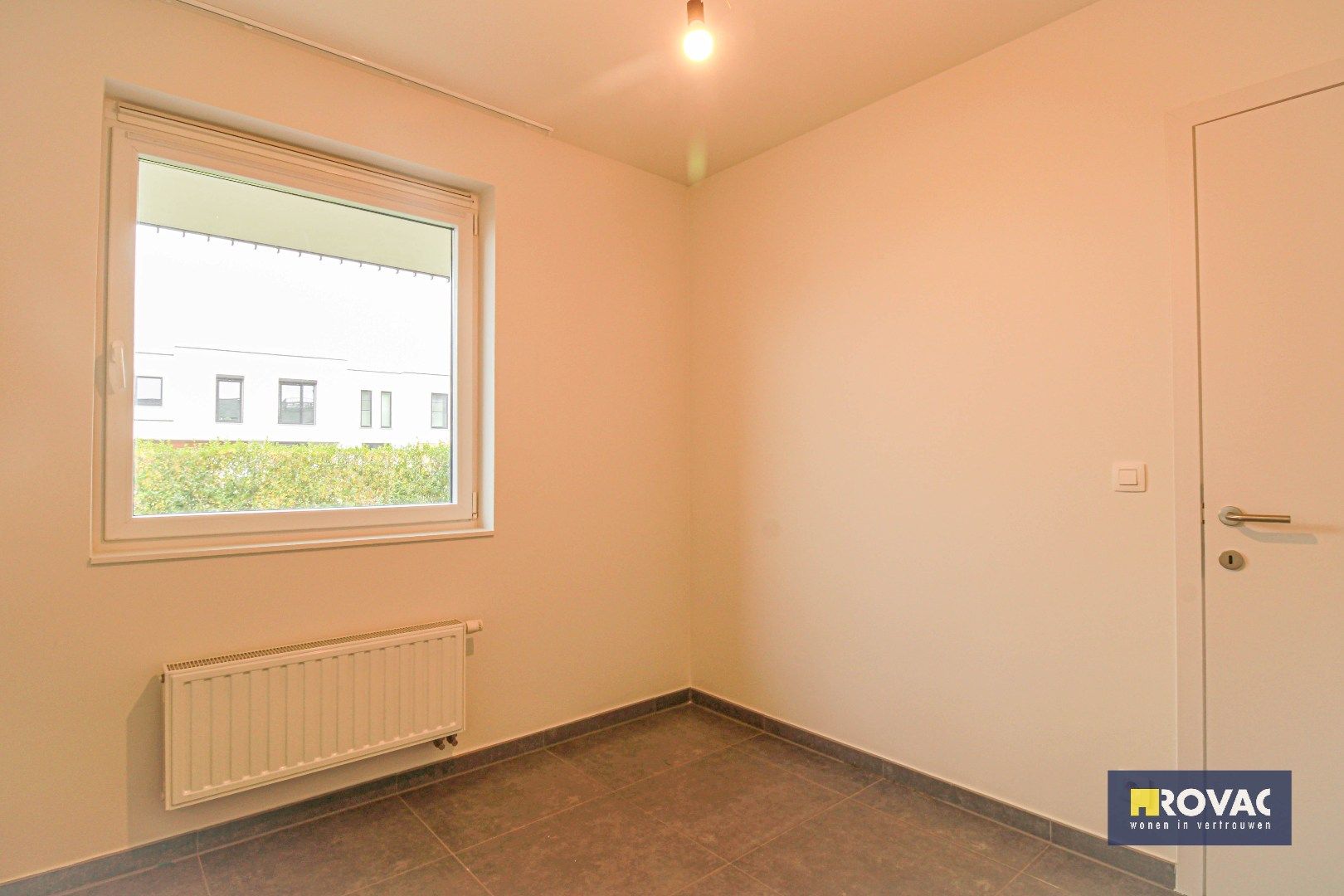 Gelijkvloers appartement met tuin en garage! foto 6