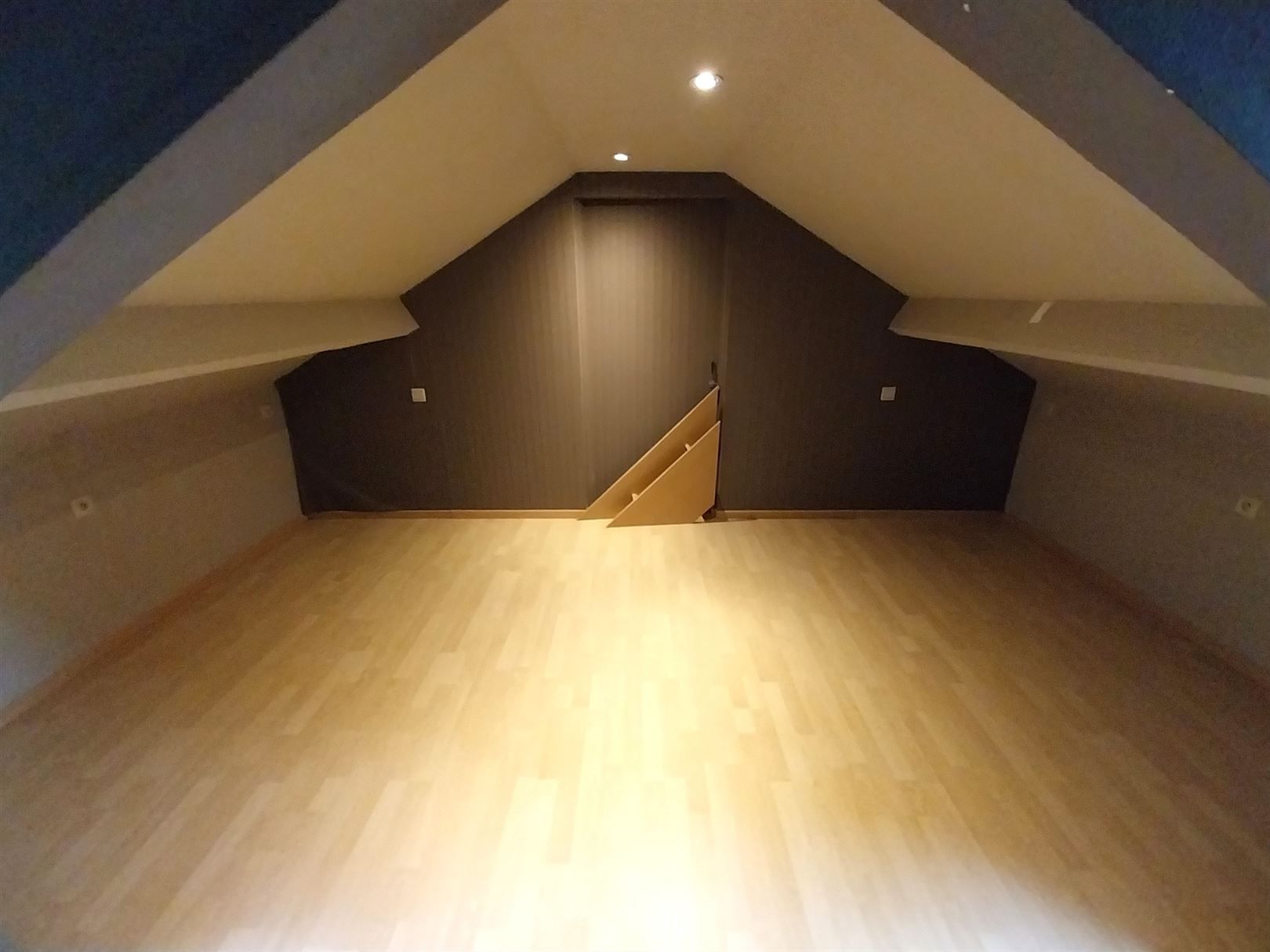 TE HUUR: Vrijstaande woning met tuin op een toplocatie in Heusden-Zolder! foto 23