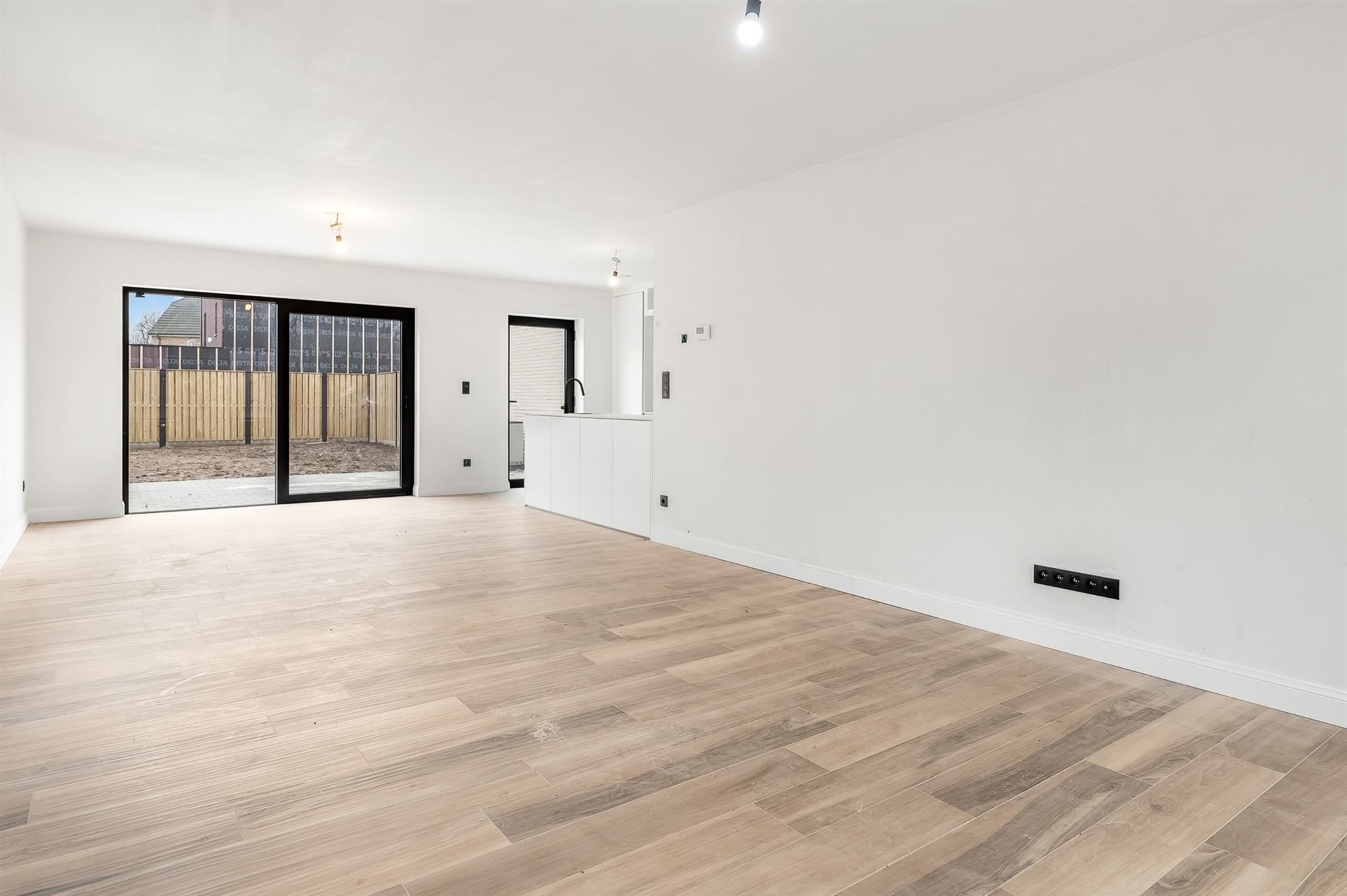 PRACHTIG AFGEWERKTE NIEUWBOUWWONING (195m²)  MET 3 SLAAPKAMERS + ZOLDER EN AFGEWERKTE TUIN TE BERINGEN foto 7