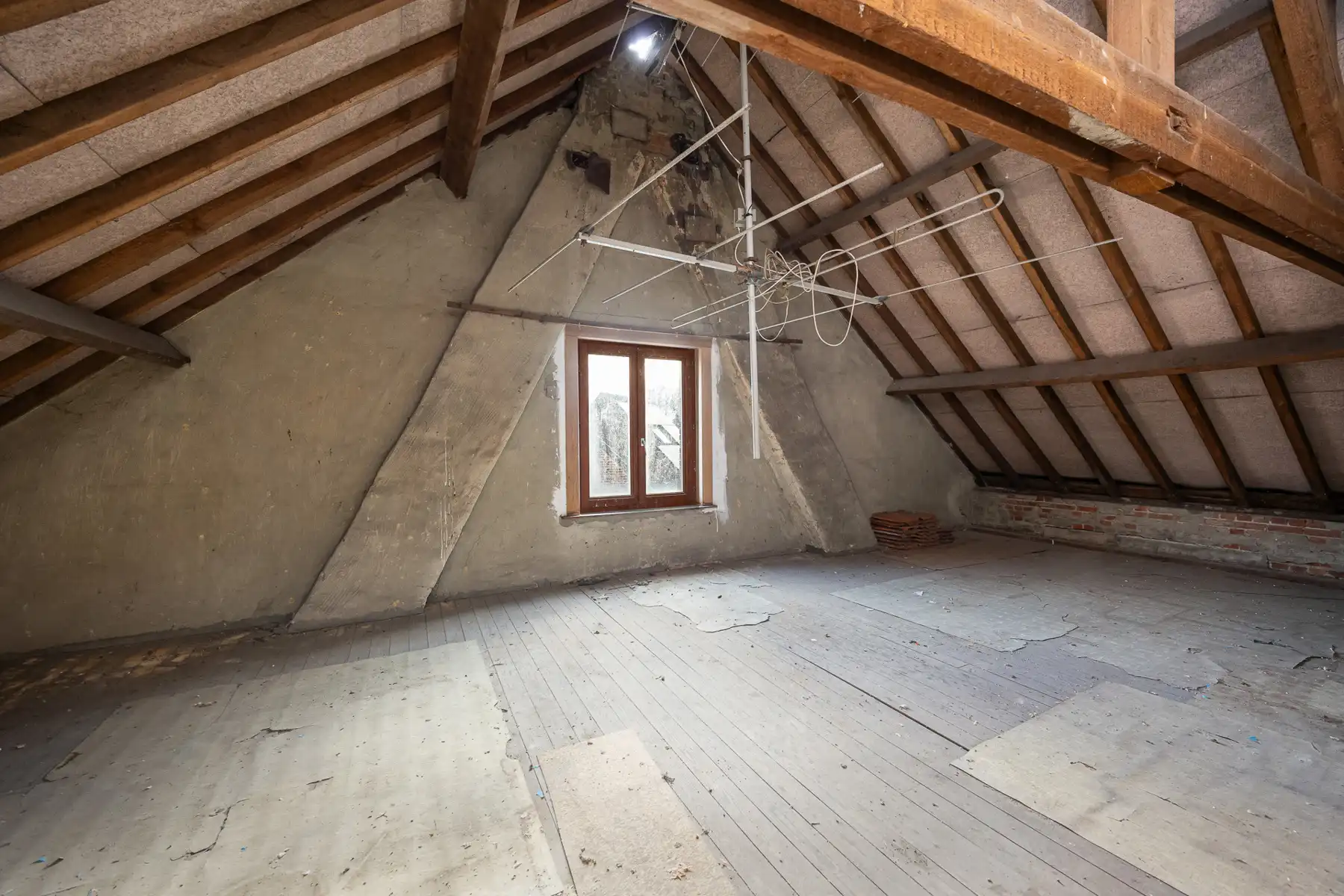 Te renoveren halfopen bebouwing met 3 slaapkamers in het centrum van Merksplas.  foto 13