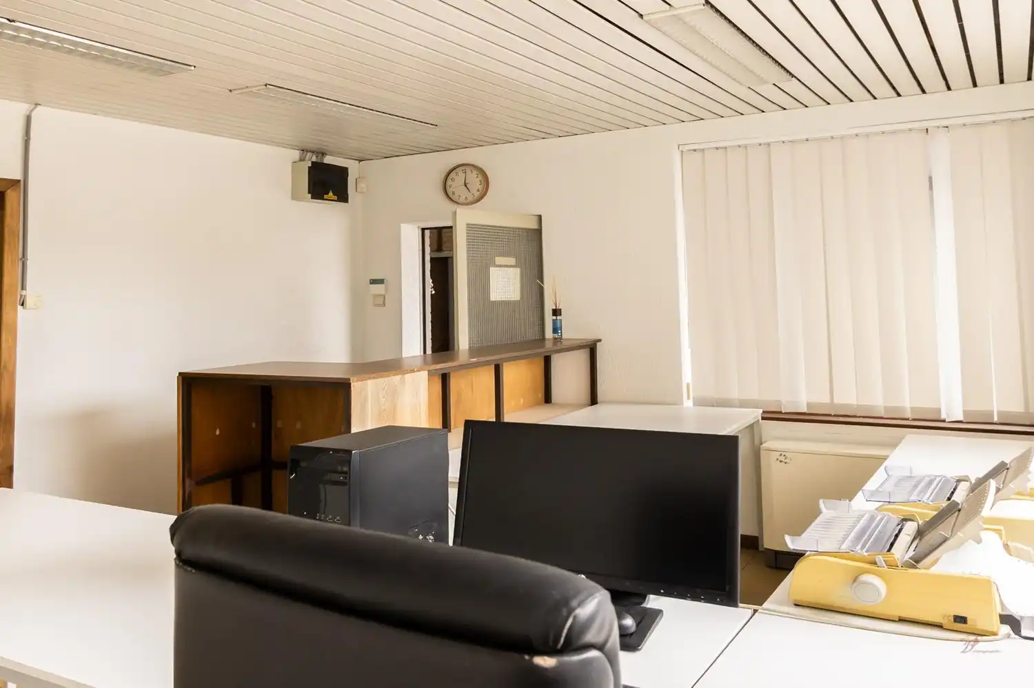 Te huur: Ruime opslagruimte met kantoren – Meerstraat 23, Zutendaal foto 4