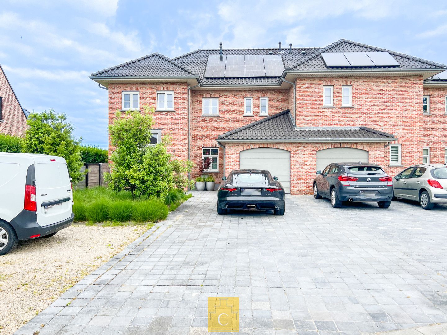 instapklare half open woning met garage en zonnige tuin foto {{pictureIndex}}
