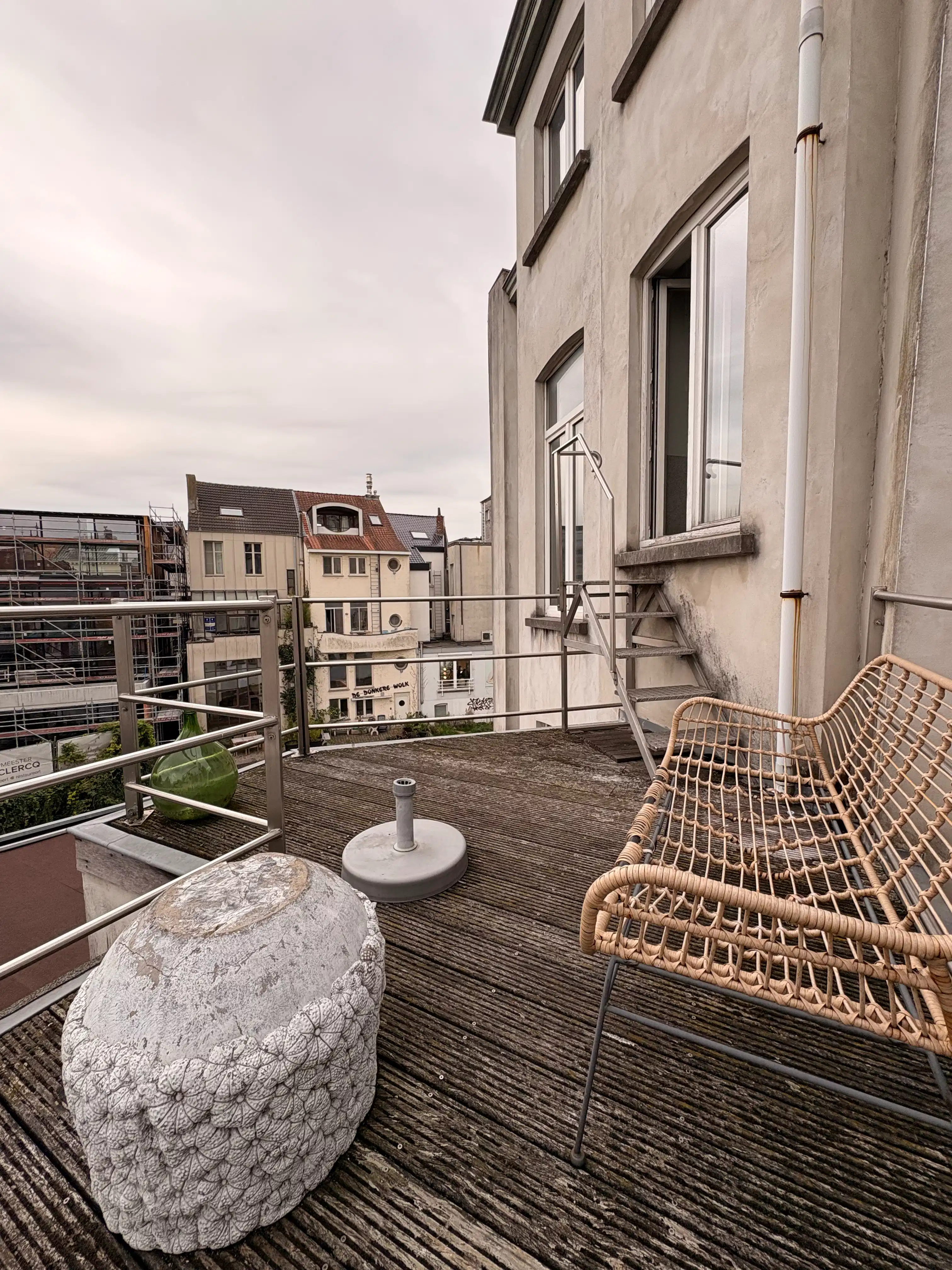 Handelspand met drie studio’s te koop op topligging in Gent foto 13