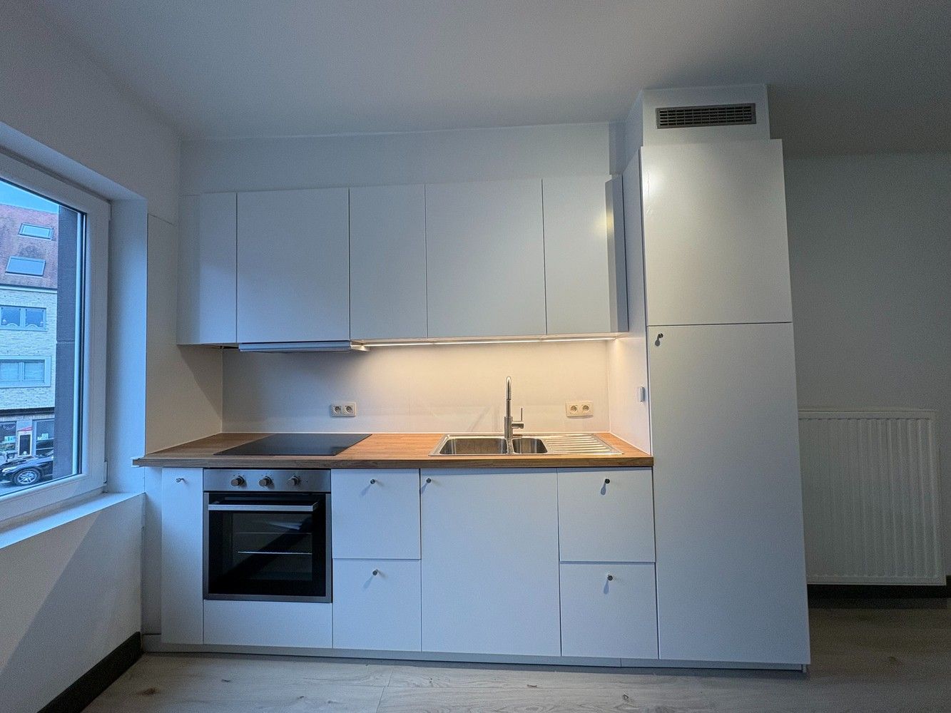 Lichtrijk appartement met 2 slaapkamers in het centrum van Torhout foto 2