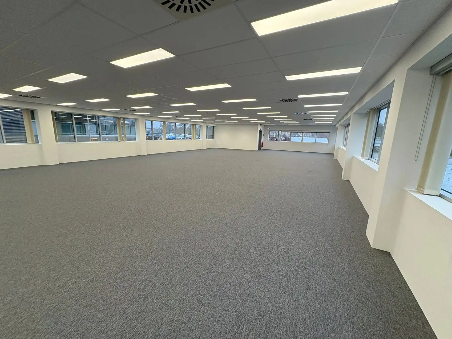 Kantoor 575 m² op de 3de V te huur in het Axxes Business Park. foto 7