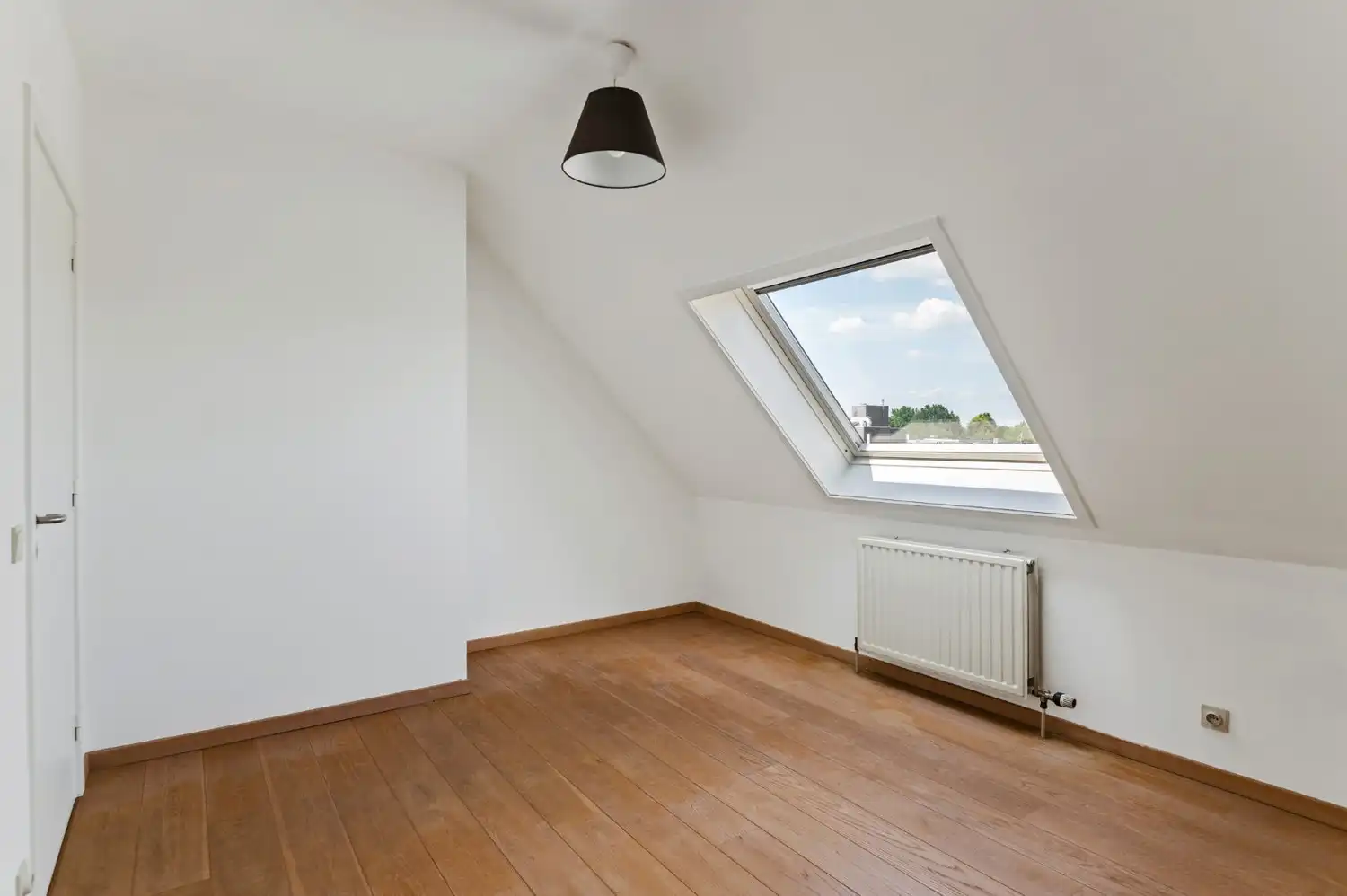 ZEER RUIM APP. MET 4 SLK, 2 BADK., RIANT TERRAS EN PARKING! foto 12