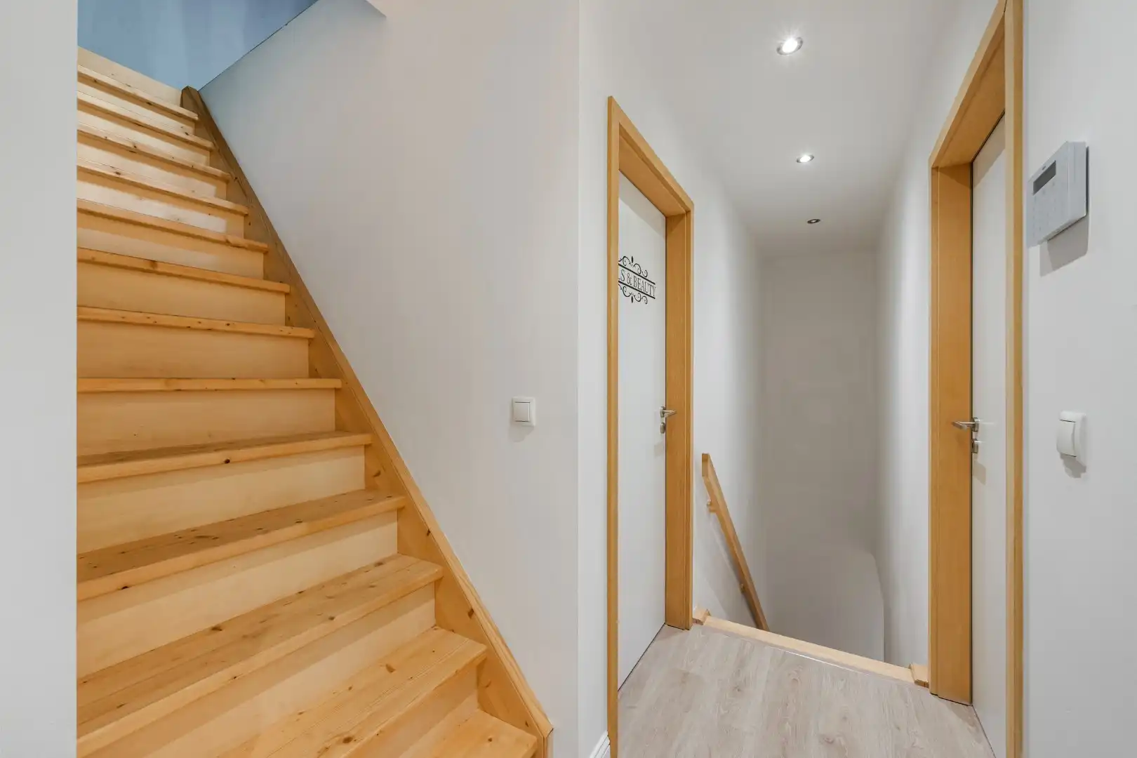 Instapklare, open woning met 4 slaapkamers en dressing, 2 garages en zonnige tuin in Menen foto 8