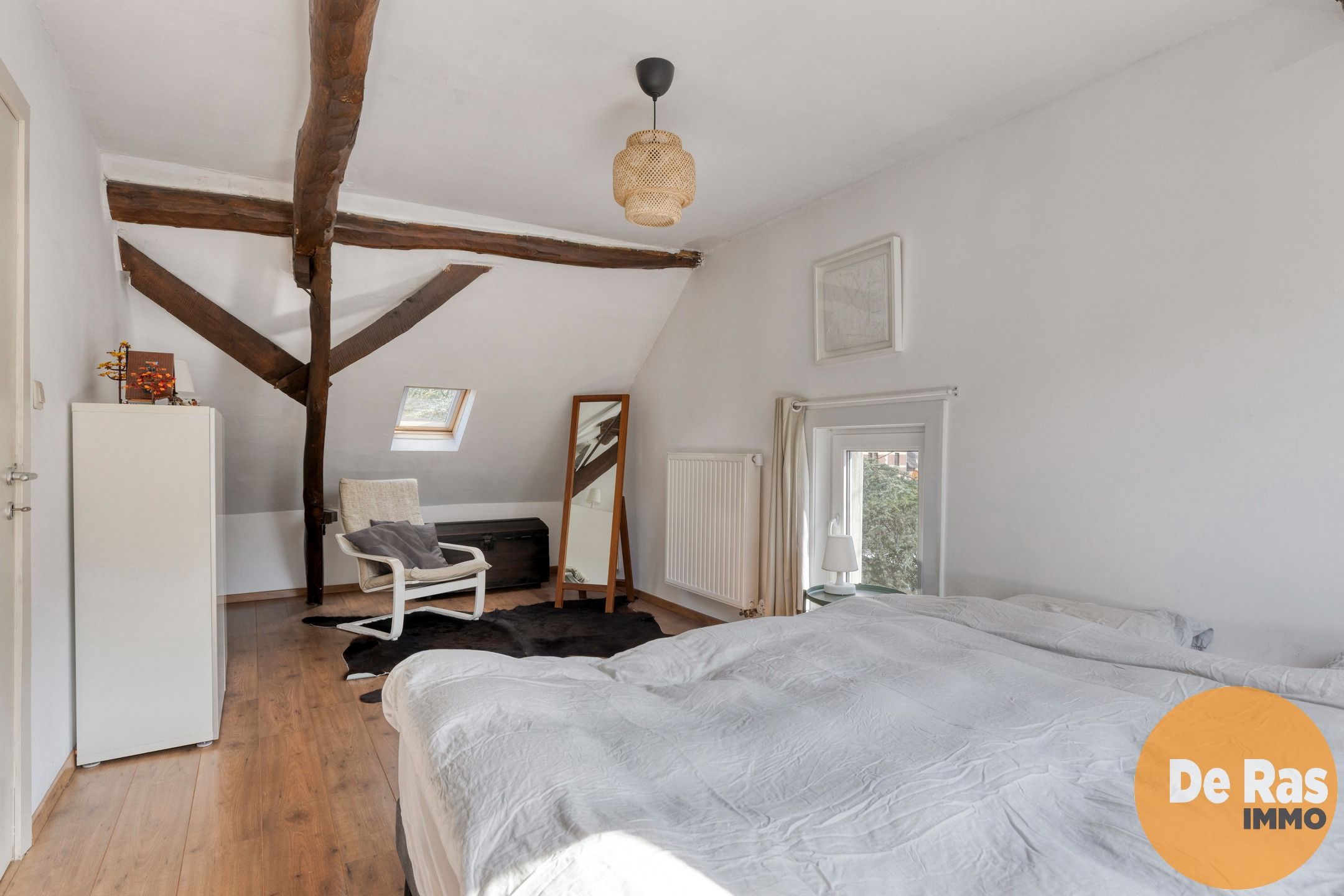 BURST - Instapklare woning met bijgebouw en ruime tuin foto 15