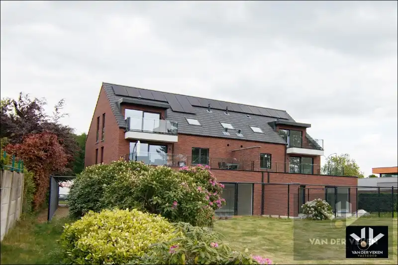 Ruim gelijkvloers nieuwbouwappartement met 2 slaapkamers, terras en een mooie tuin op een goed bereikbare locatie! foto 13