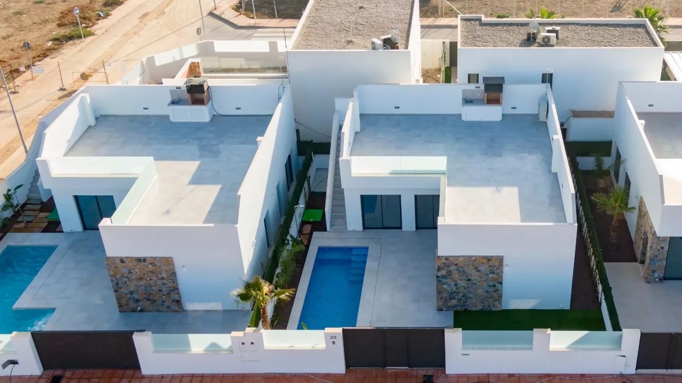 Nieuwbouw gelijkvloerse villa's op toplocatie in Santiago de la Ribera foto 9