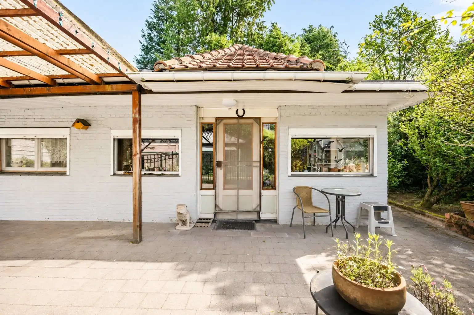 Hoofdfoto van de publicatie: Bungalow met tal van mogelijkheden in Schoten