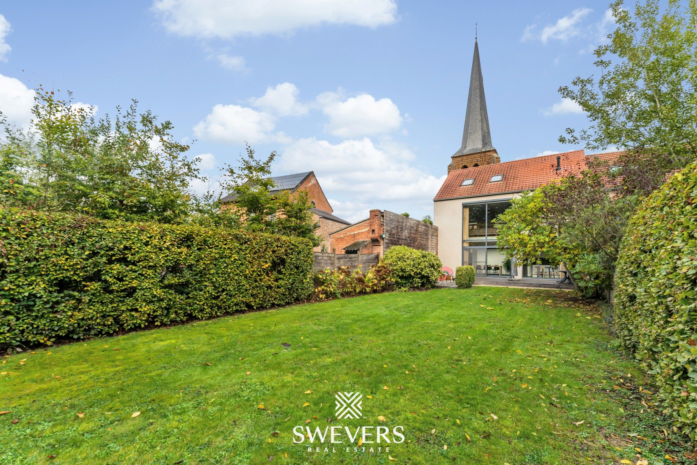 Totaal gerenoveerde karaktervolle woning met zicht op groen foto 29