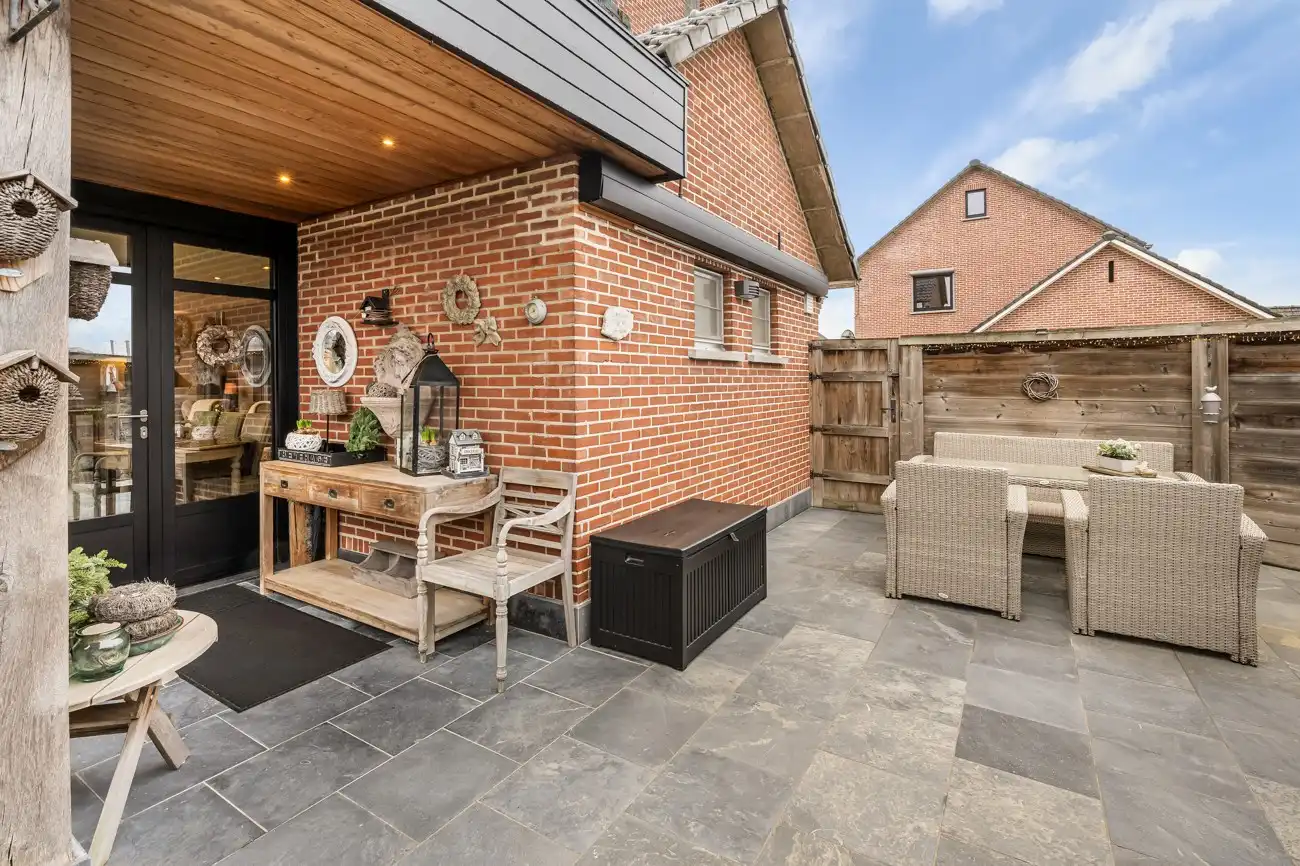 Luxueus vernieuwde 3-gevel woning op toplocatie. foto 3