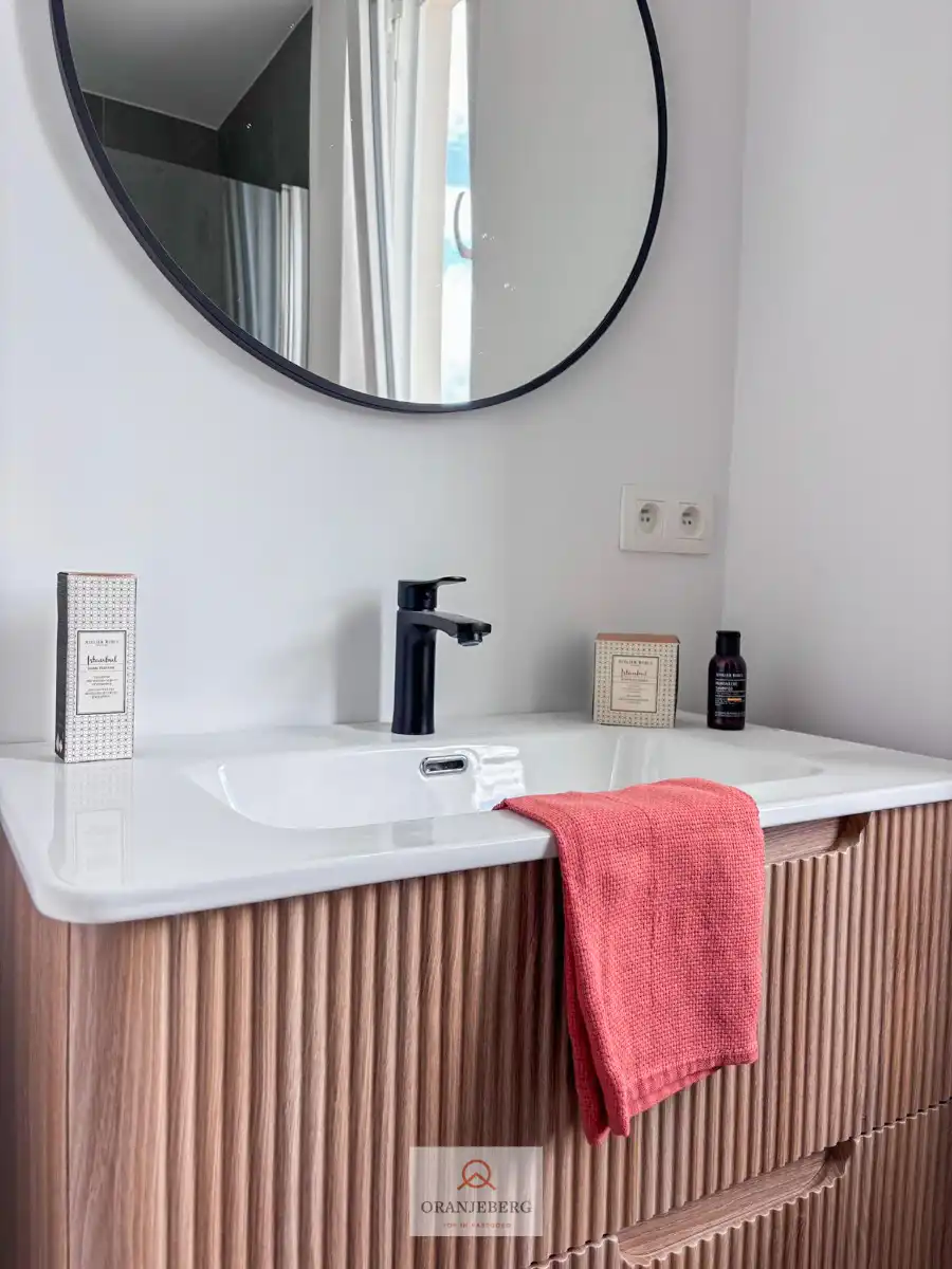 Lichtrijke gerenoveerde woning foto 15