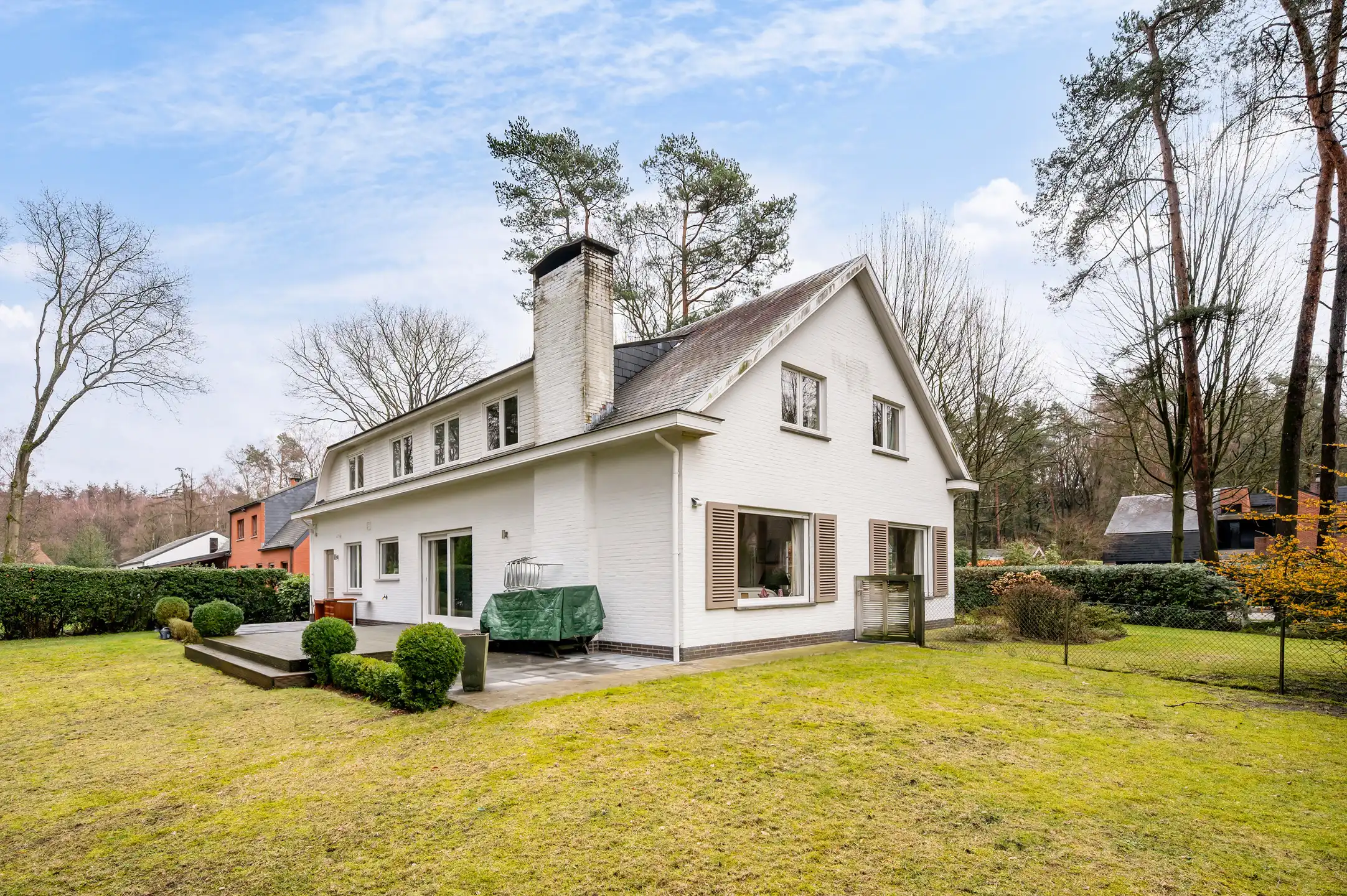 Statige villa gelegen op een prachtig perceel van ca. 1816m² in een rustige, groene residentiële omgeving.  foto 9