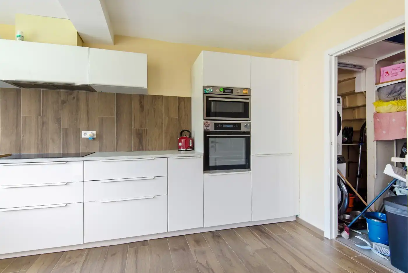 Centraal gelegen, gerenoveerde woning met 3 slpk. en west-tuin foto 11