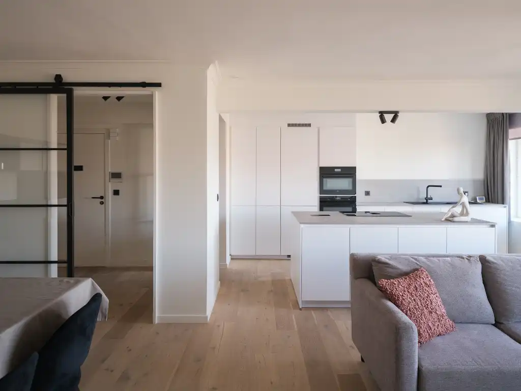 Ruim en lichtrijk 3 slpk appartement met terras nabij het station Gent-Sint-Pieters foto 6