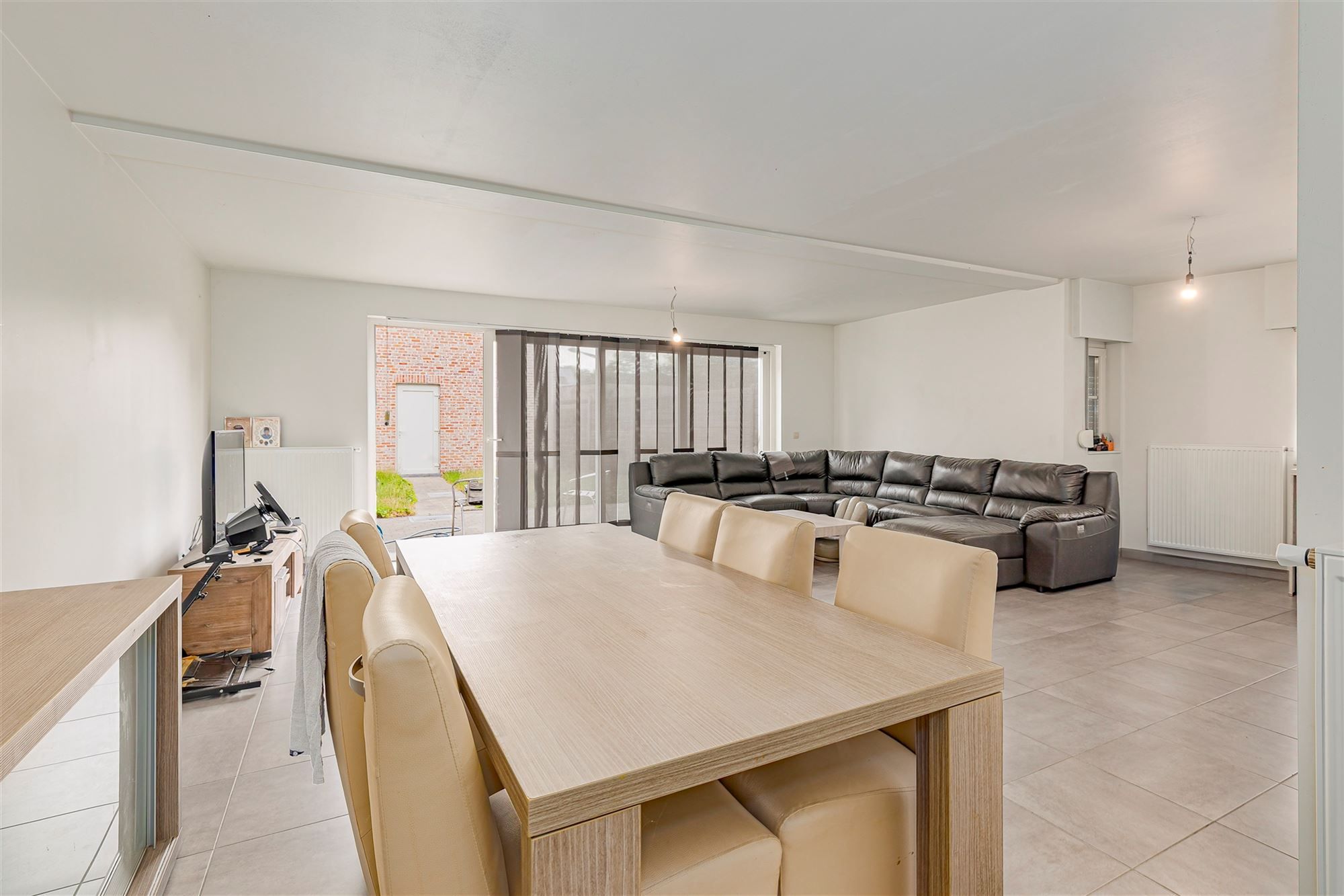 Lichtrijk appartement met 2 slpk, een tuin en garagebox in Bazel foto 2