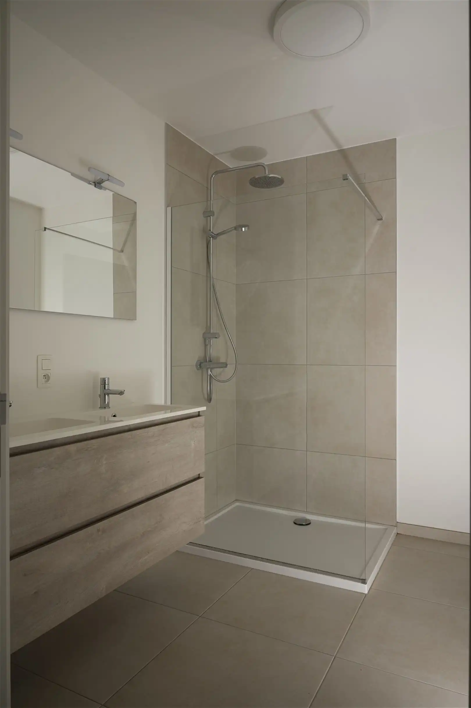 Gelijkvloers nieuwbouw appartement te huur  foto 12