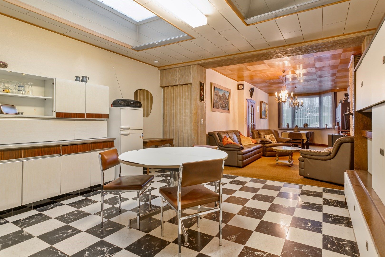 Gezellige te  renoveren woning met tuin in rustige buurt! foto 7