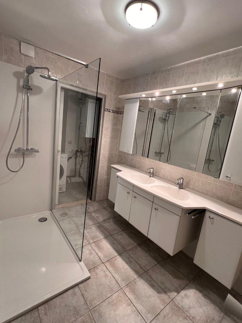 Schitterend appartement met 2 slaapkamers en bureel of dressing foto 16