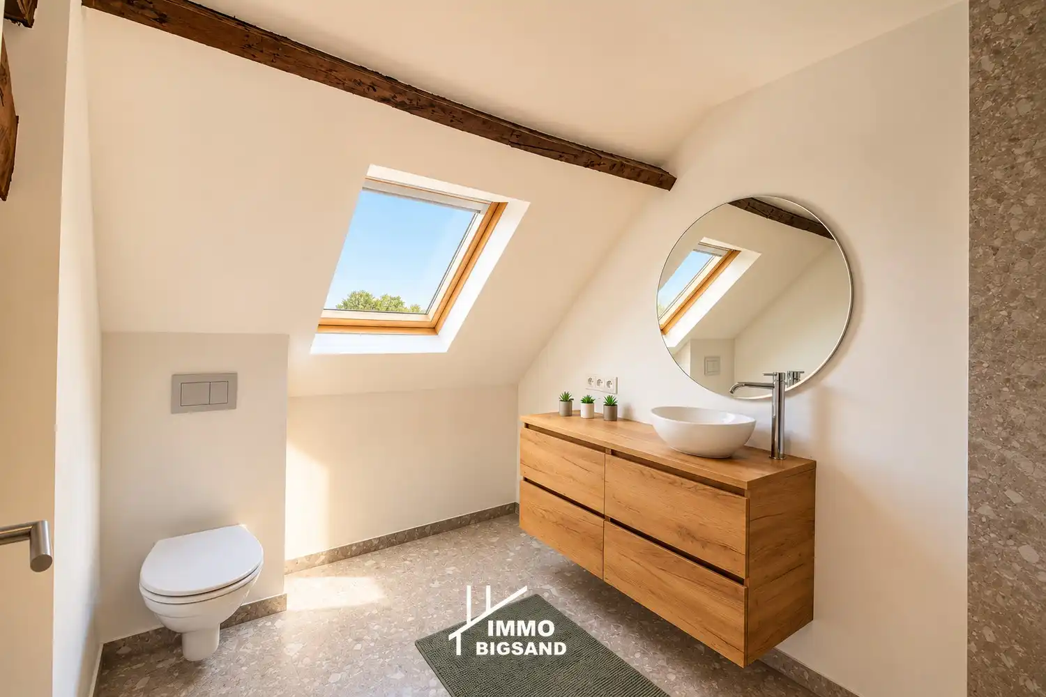 Volledig gerenoveerde woning met tuin en 3 slaapkamers met uitweg foto 14