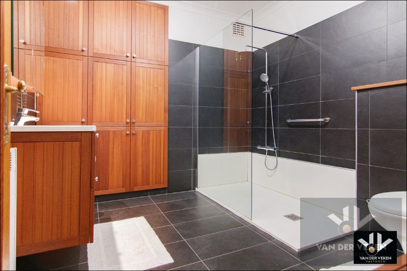 Interessante & ruime woning op rustige locatie Kuringen foto 20
