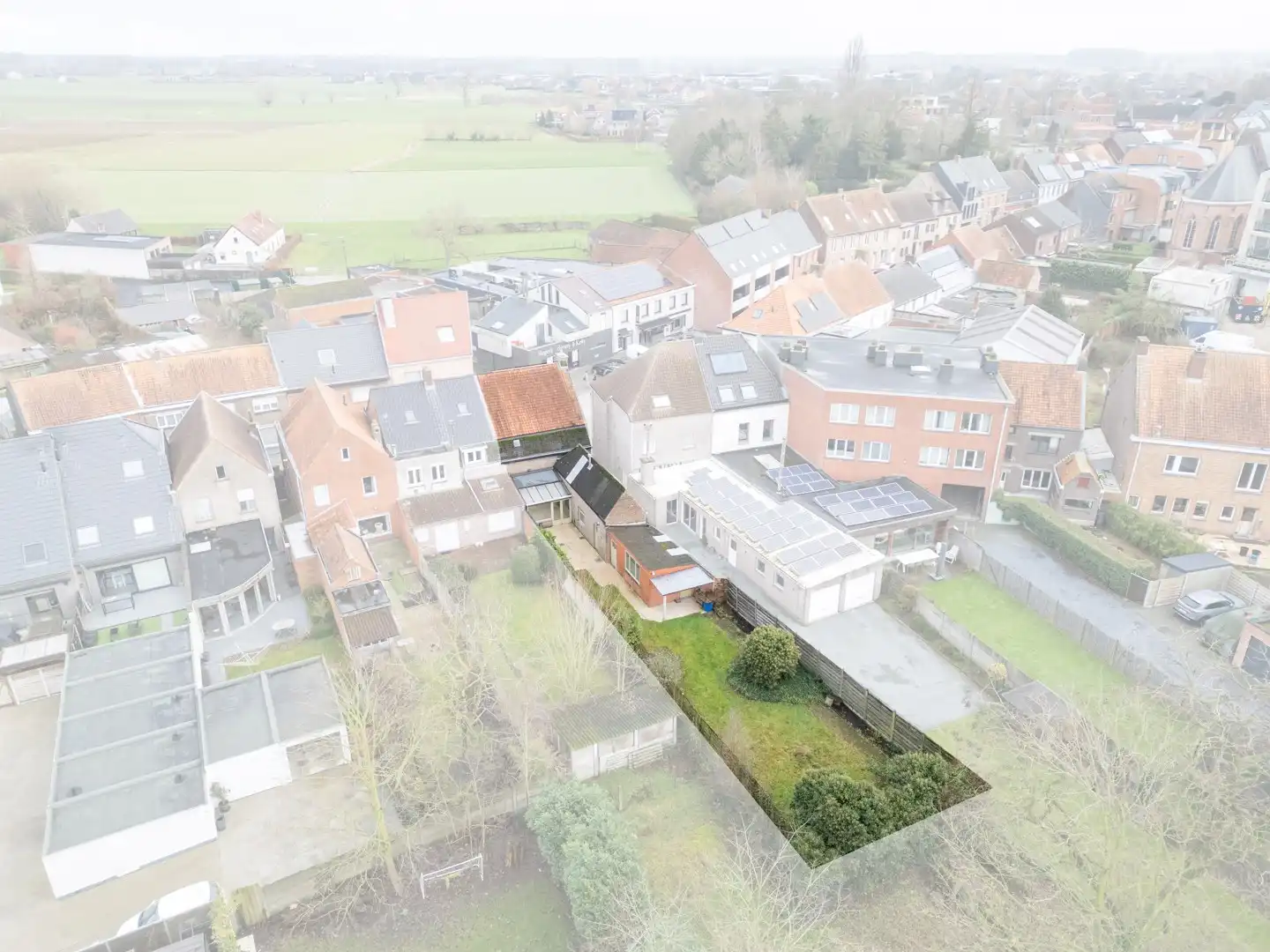 Halfopen woning met tuin en 3 slaapkamers foto 2