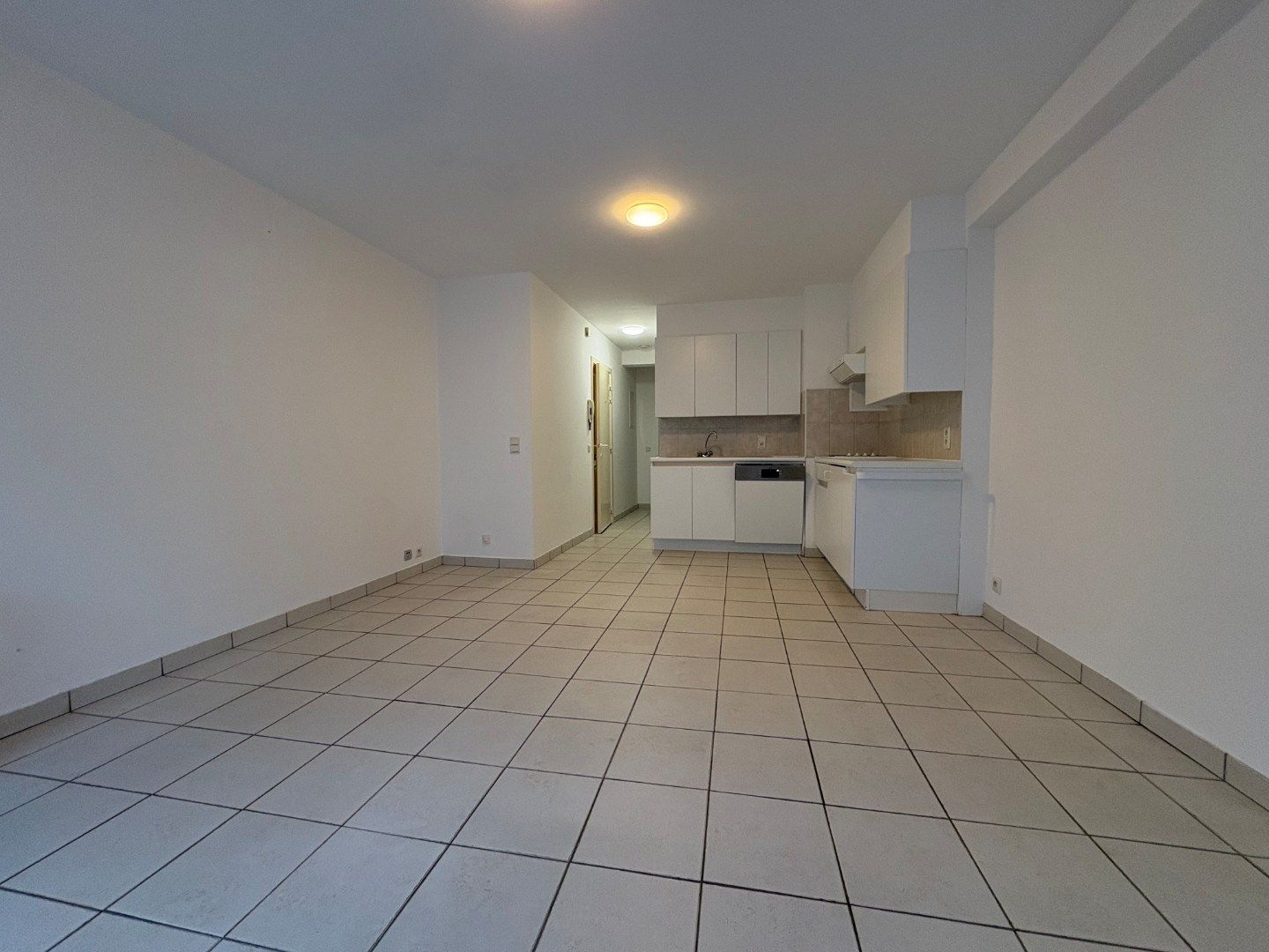 Te huur: Lichtrijk appartement met zijdelings zeezicht en staanplaats  foto 3