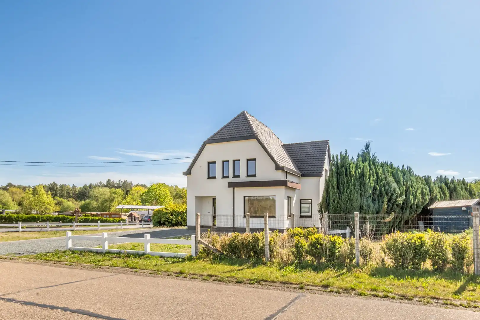 Volledig gerenoveerde gezinswoning met zonnige tuin in Testelt foto {{pictureIndex}}